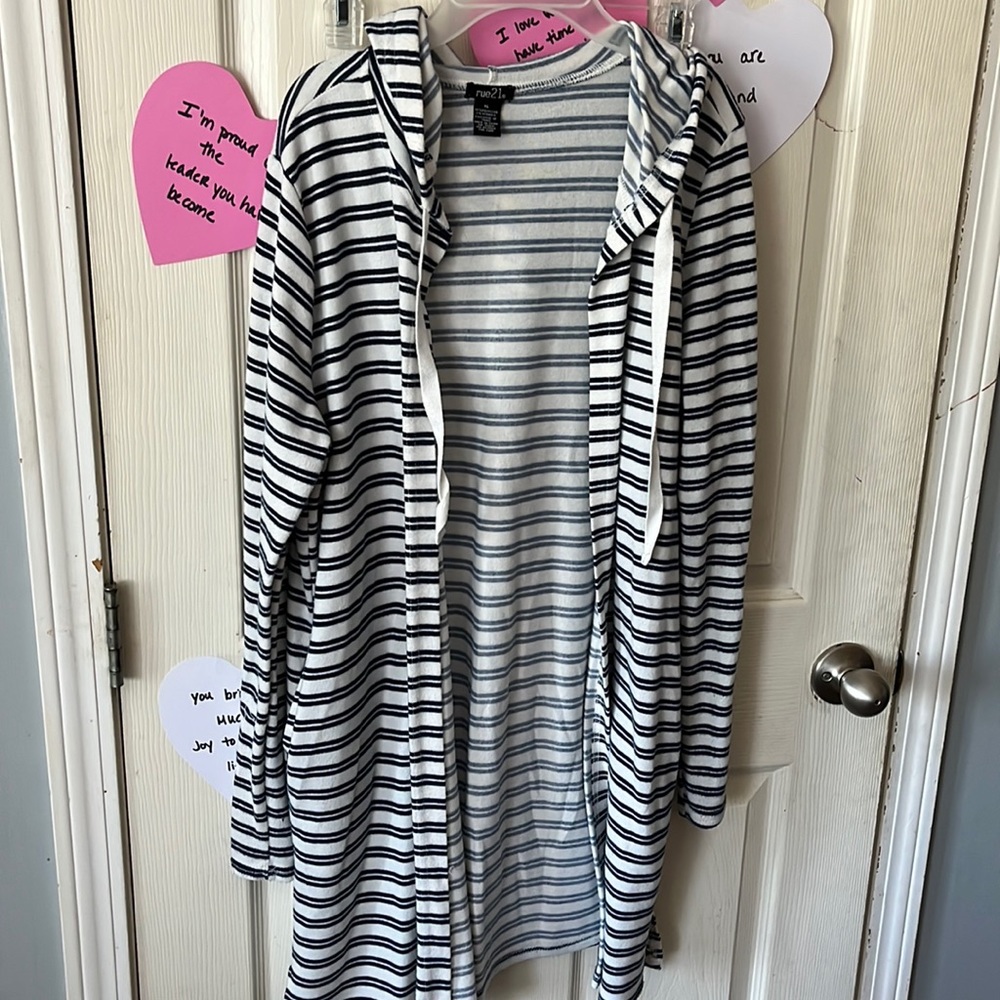 White with Navy stripes hooded duster. Size XL